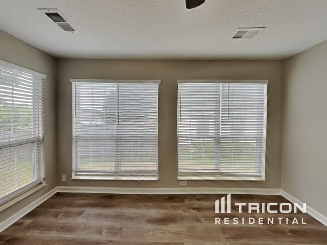 Building Photo - 1022 Ridge Trail