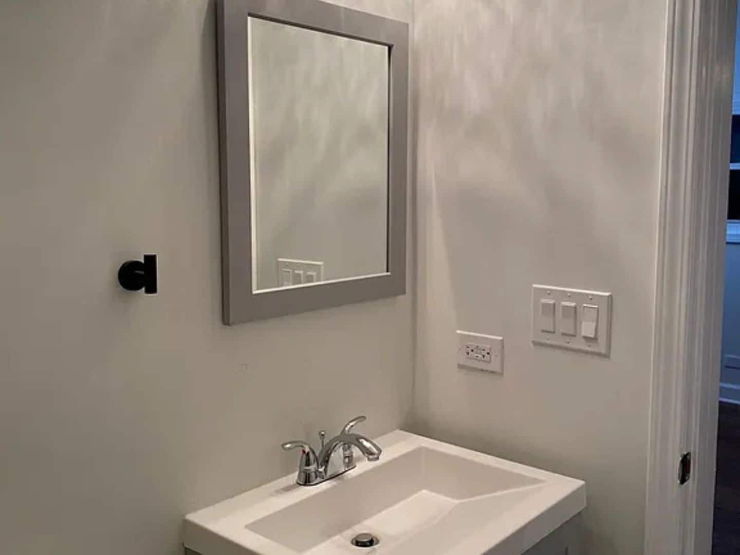 Building Photo - 1034 Lathrop Ave