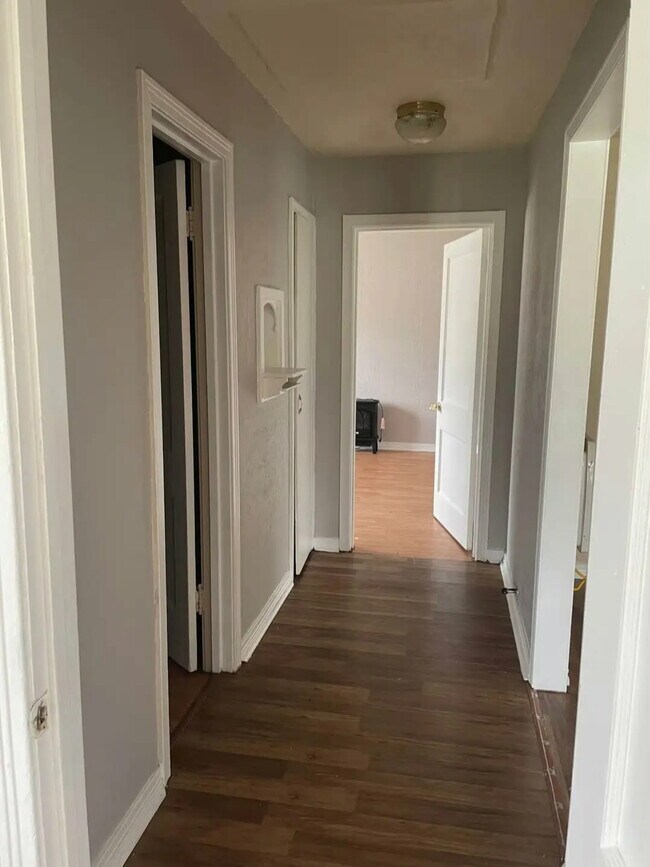 Building Photo - 401 N C St