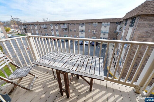 Building Photo - 199 Bergen Turnpike