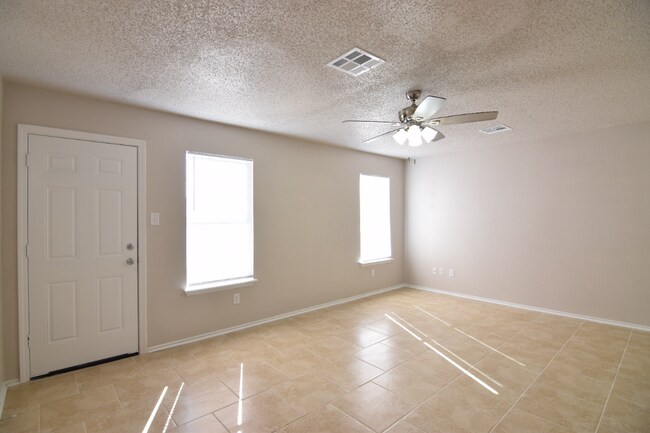 Building Photo - 2212 Jay Dr