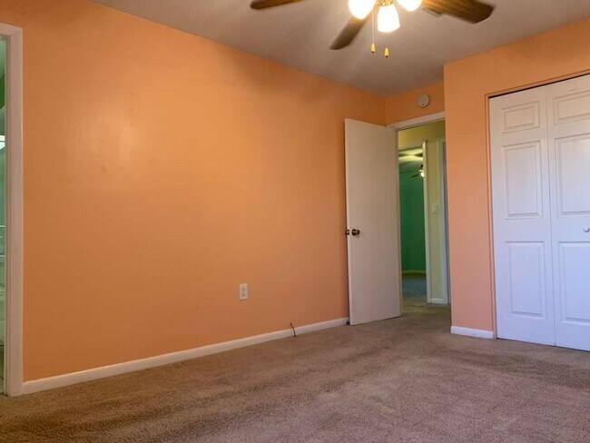 Building Photo - 1420 70th St N