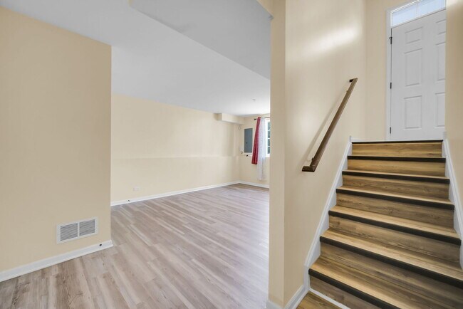Building Photo - 1476 Manning Ave