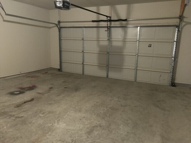 Building Photo - Duplex