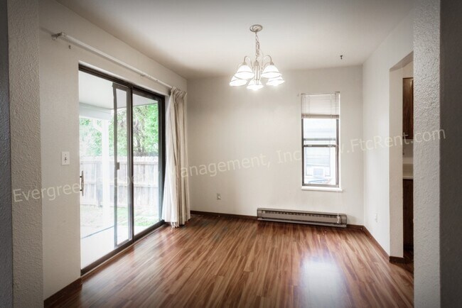 Building Photo - 904-906 Camelot Ct.
