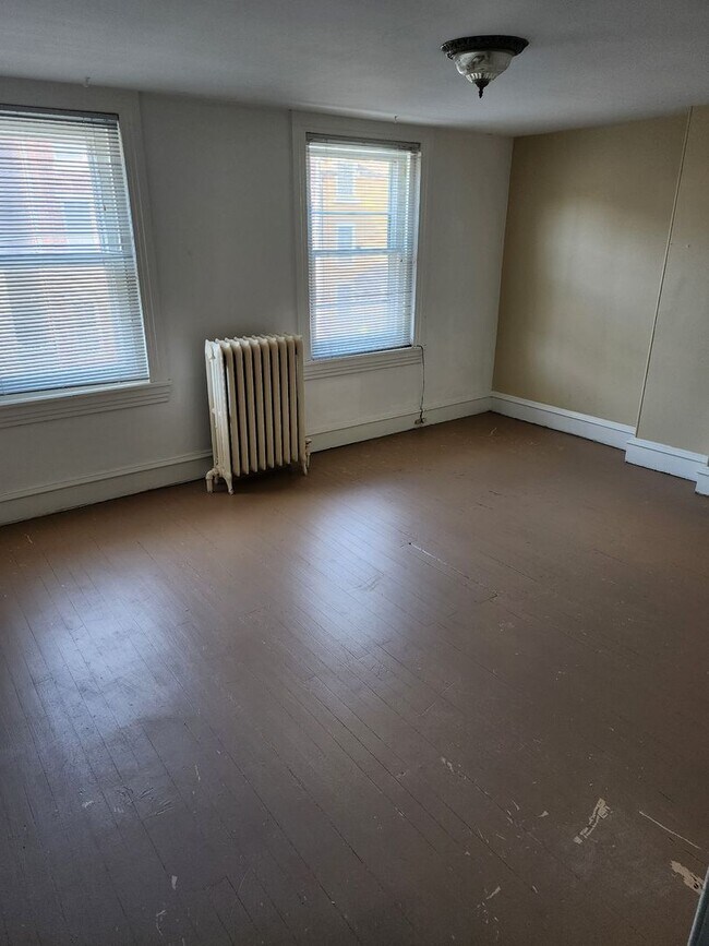 Building Photo - West Chester Historic Townhome - 4 bedrooms, 1 bath