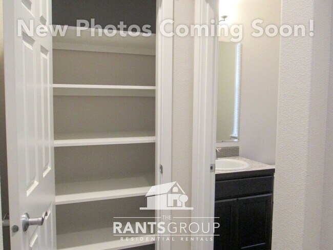 Building Photo - Fantastic Neighborhood! Easy Commute to JBLM!