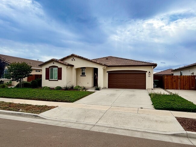 Building Photo - 2035 Greenbriar Dr