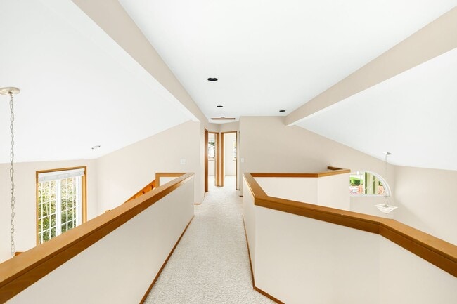 Building Photo - Beautiful and Bright 3 Bedroom Home in Klahanie