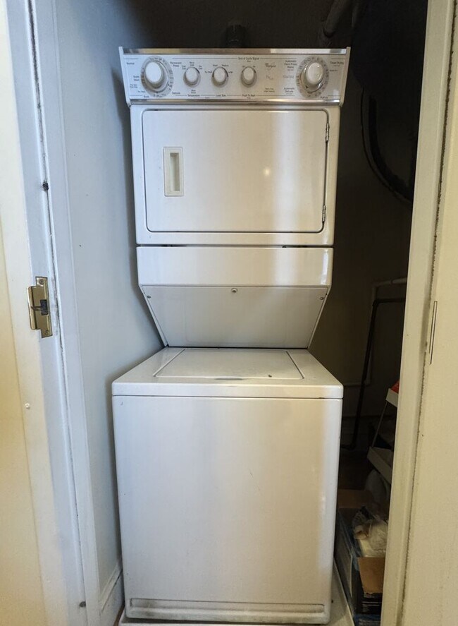 Building Photo - Charming 1BR/1BA Condo in the Heart of Shaw – Parking Included!