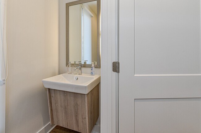 Building Photo - 1072 Kenilworth Ave