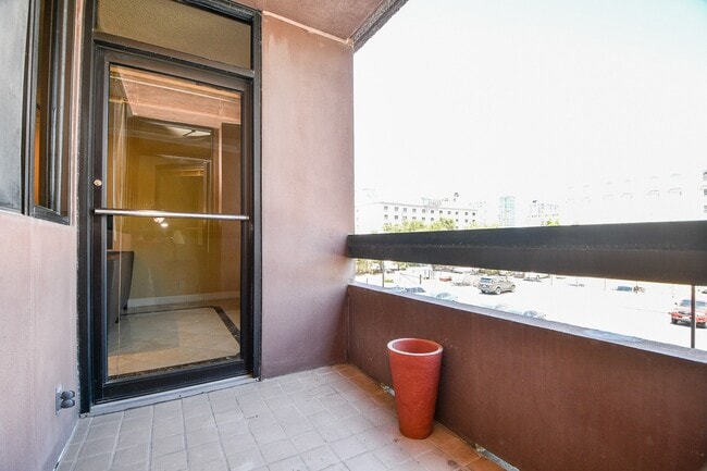 Building Photo - 5150 Hidalgo St