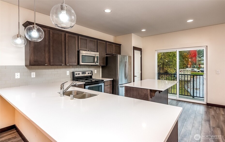 Kitchen - 7174 Shinkle Pl SW