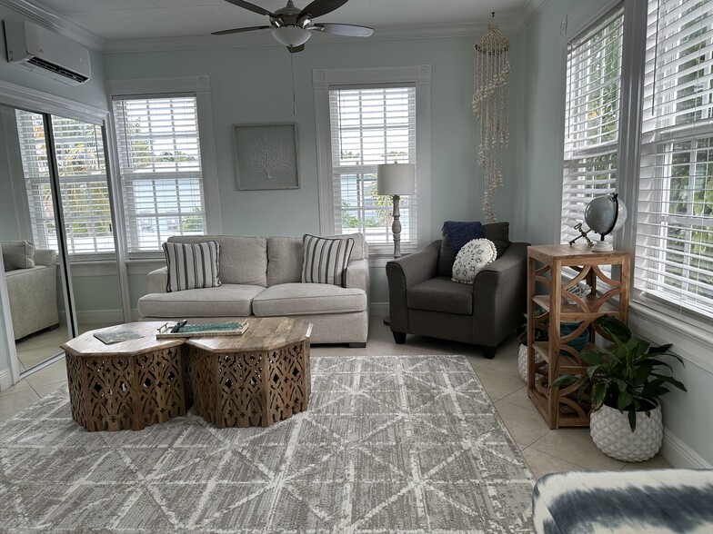 Living Room - 1301 United St