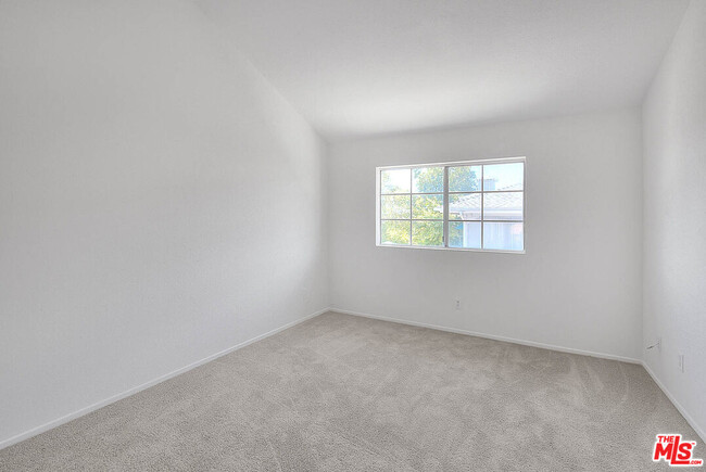 Building Photo - 8741 Darby Ave