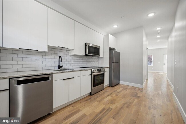 Primary Photo - 5412 Delancey St