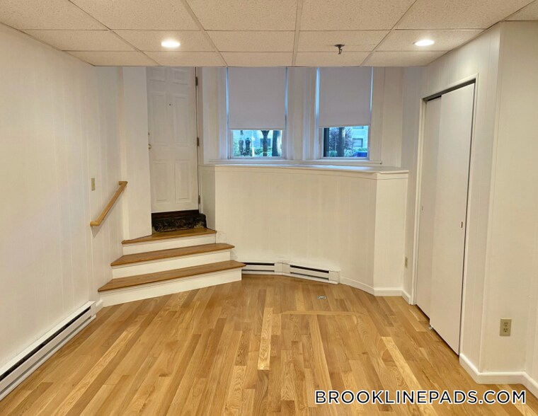 Building Photo - 1077 Beacon St