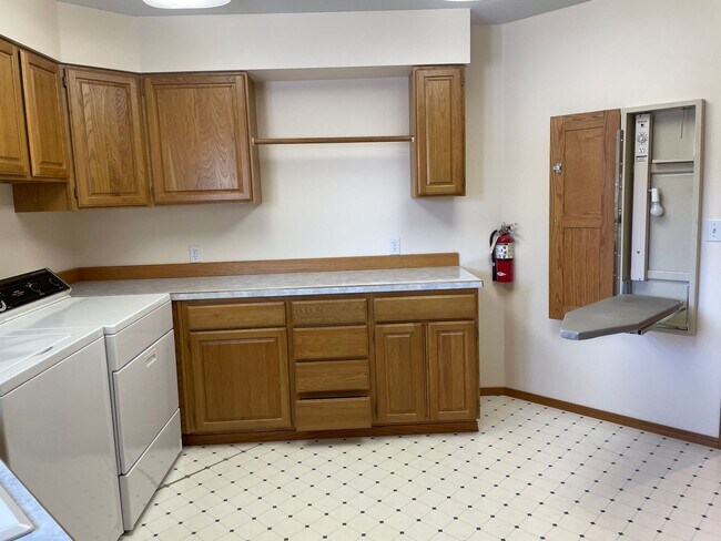 Building Photo - Cozy Home Feel, One Floor Living, Great Ba...