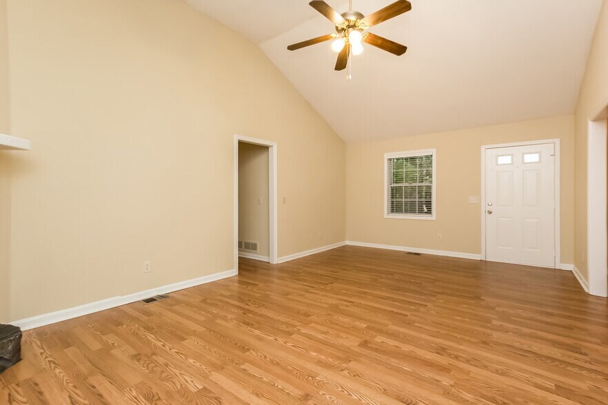 Building Photo - 1610 Summit Ridge