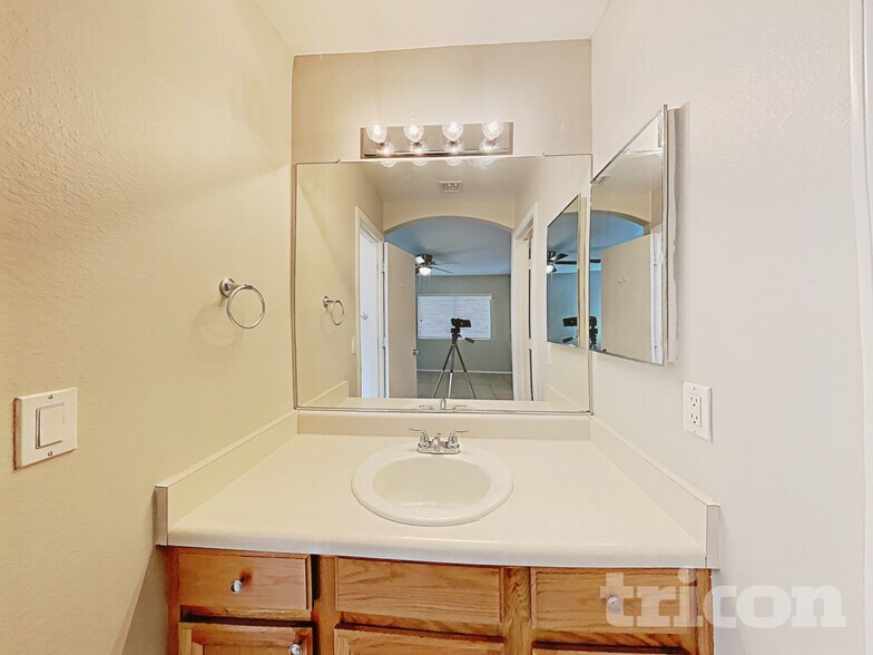 Building Photo - 3555 W Via Del Sol Dr