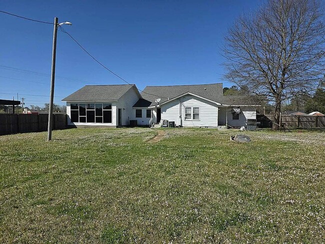 Building Photo - 40062 Hamilton Rd