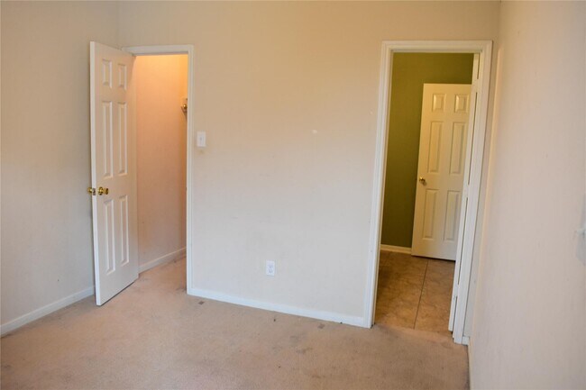 Building Photo - 2911 Creek Arbor Cir
