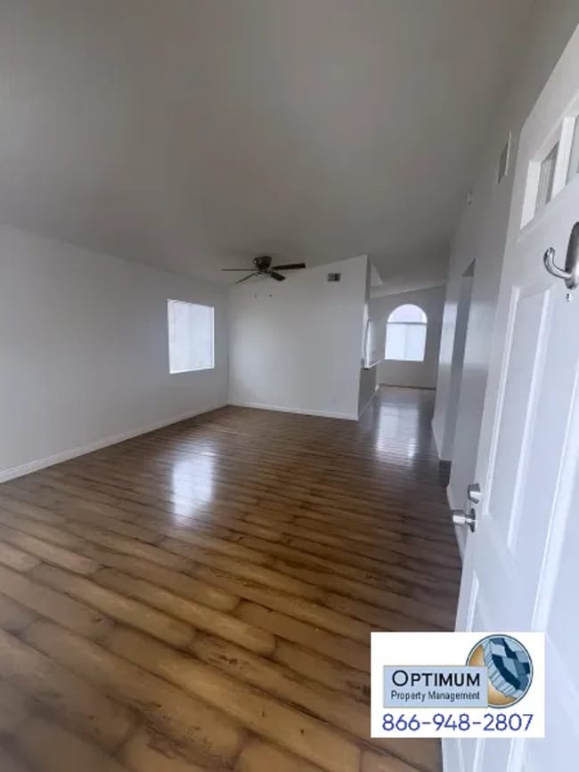 Building Photo - Spacious 4-Bedroom Home with Fireplace & Large Backyard