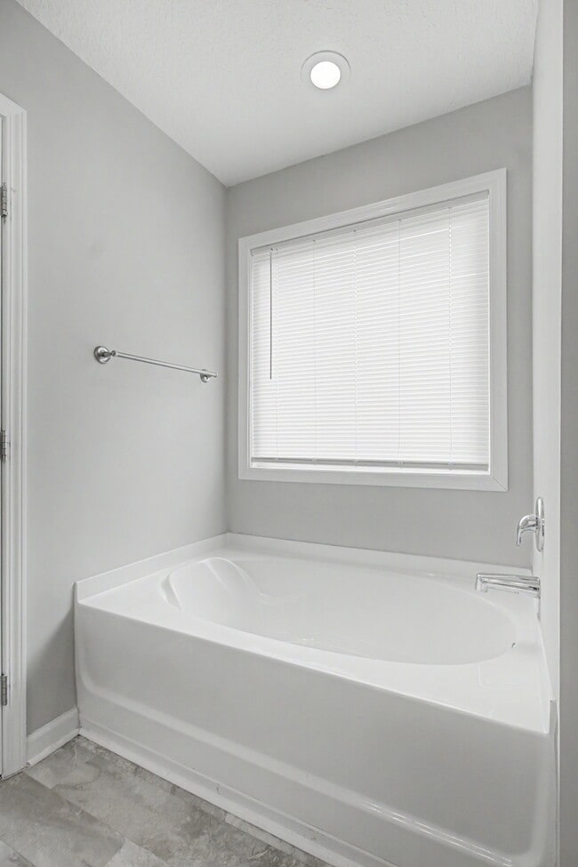 Building Photo - 18 Sunflower Cir NE