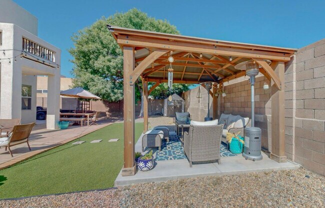 Building Photo - 4315 Rancho Redondo NW