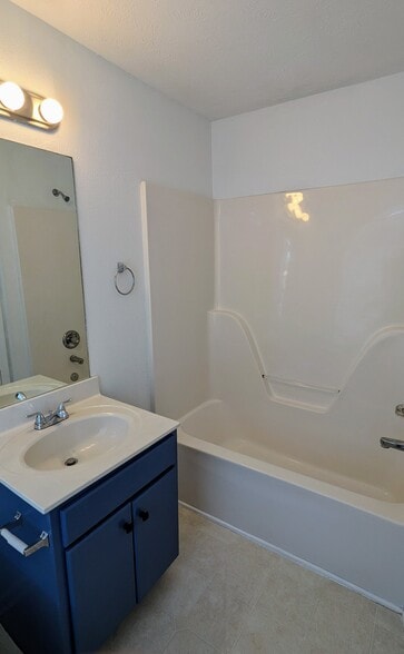 Second Bath - 659 Legacy Dr