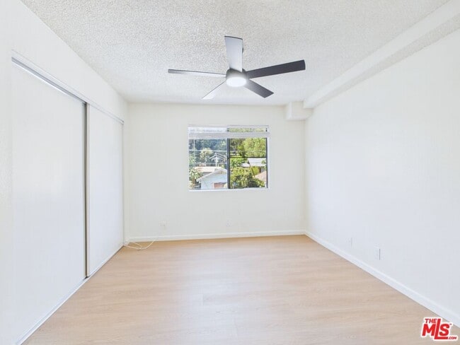 Building Photo - 236 S Ave 55