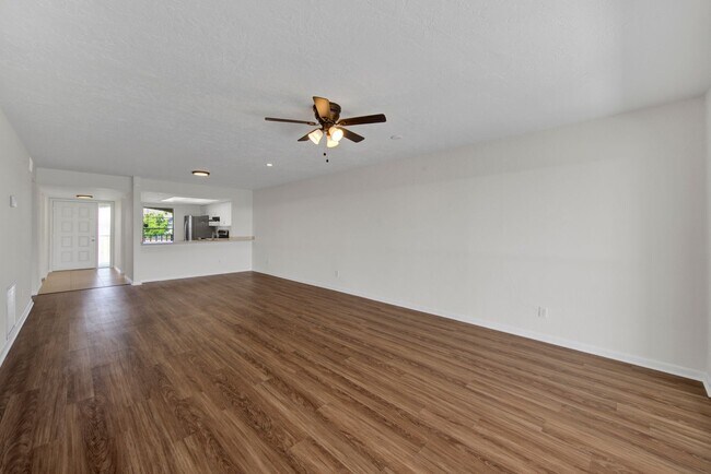 Building Photo - Bright and Spacious 2 Bedroom Condo in Spanish Pines