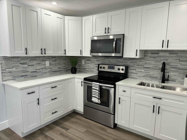 Building Photo - 9147 Reed Dr