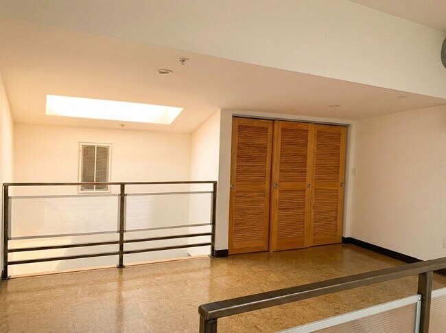 Building Photo - Authentic Industrial Living at the Historic Lofts Steps from Lake Merritt