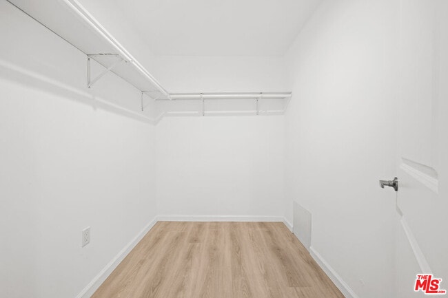 Building Photo - 1642 S Crest Dr