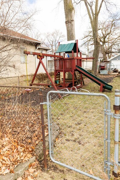 Yard - 540 S Taylor Ave