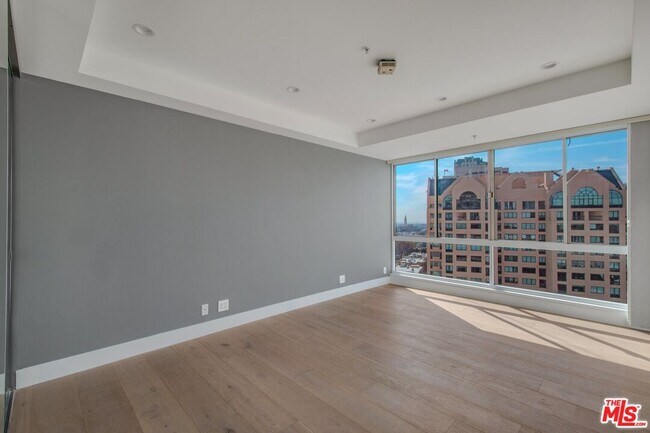 Building Photo - 10490 Wilshire Blvd