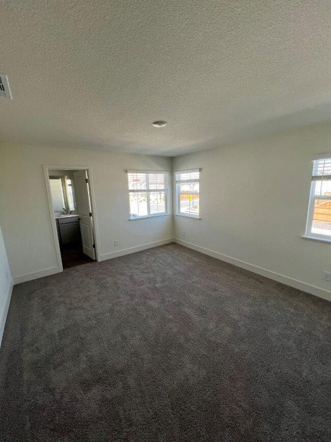 Building Photo - Brand New Three Bedroom Spanish Springs...