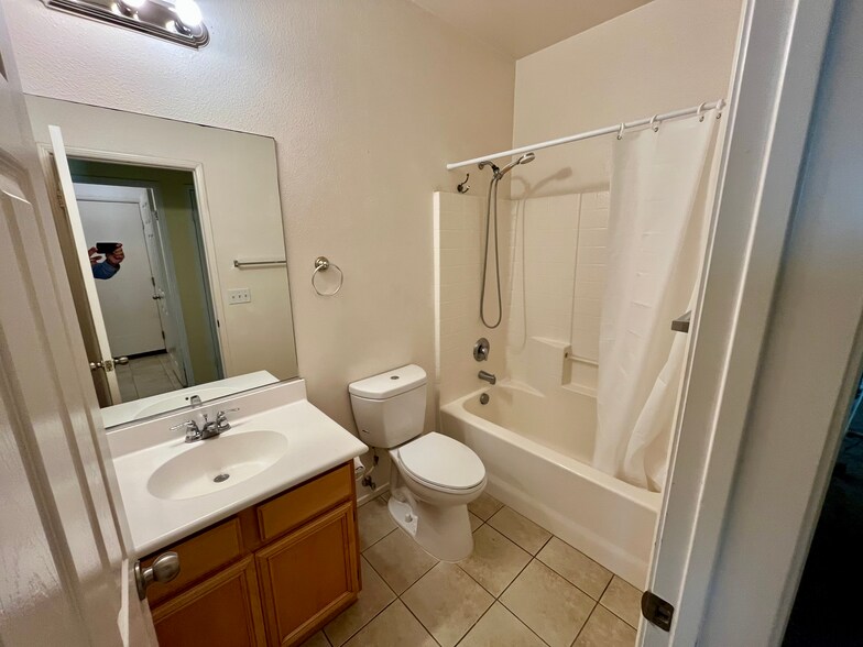 Building Photo - 1559 Park Meadows Dr