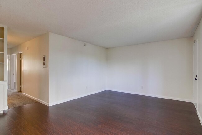Building Photo - 3 Bed/ 2 Bath Clairemont Mesa