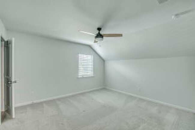 Building Photo - Tanner Plantation 3 story 6 Bedroom and 4....