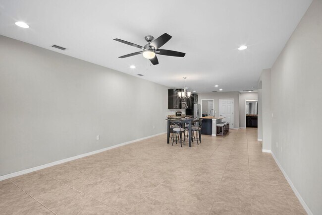 Building Photo - Stunning  2-bedr 2-bath+ Den/office home located in the desirable Lindsford in Fort Myers