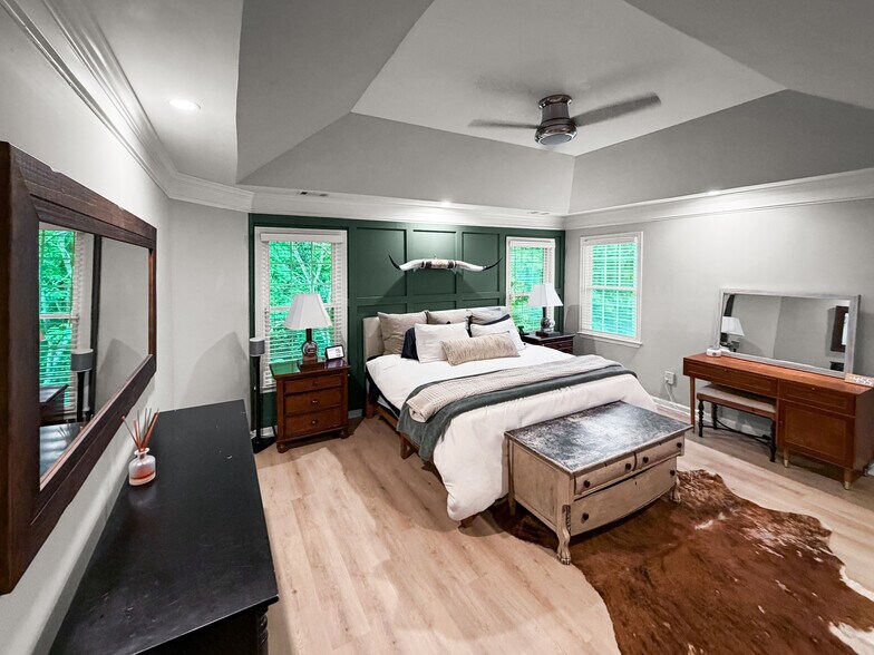 Building Photo - 1106 Glenrose Dr SE