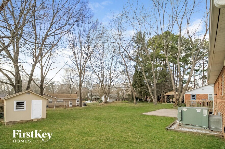 Building Photo - 1923 Greenstone Pl