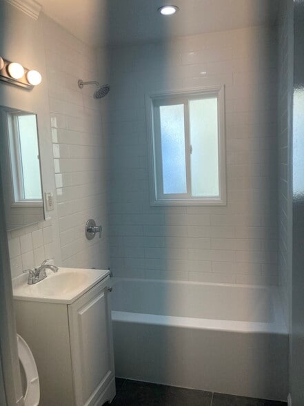 Building Photo - 10847 Hesby St