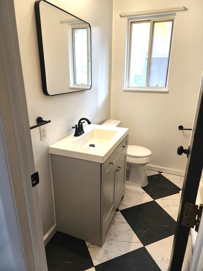 Building Photo - 3886 N West River Rd