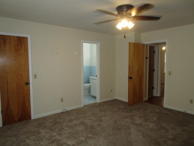 Building Photo - 4 Ashley St