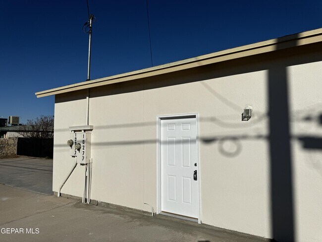 Building Photo - 10277 N Loop Dr