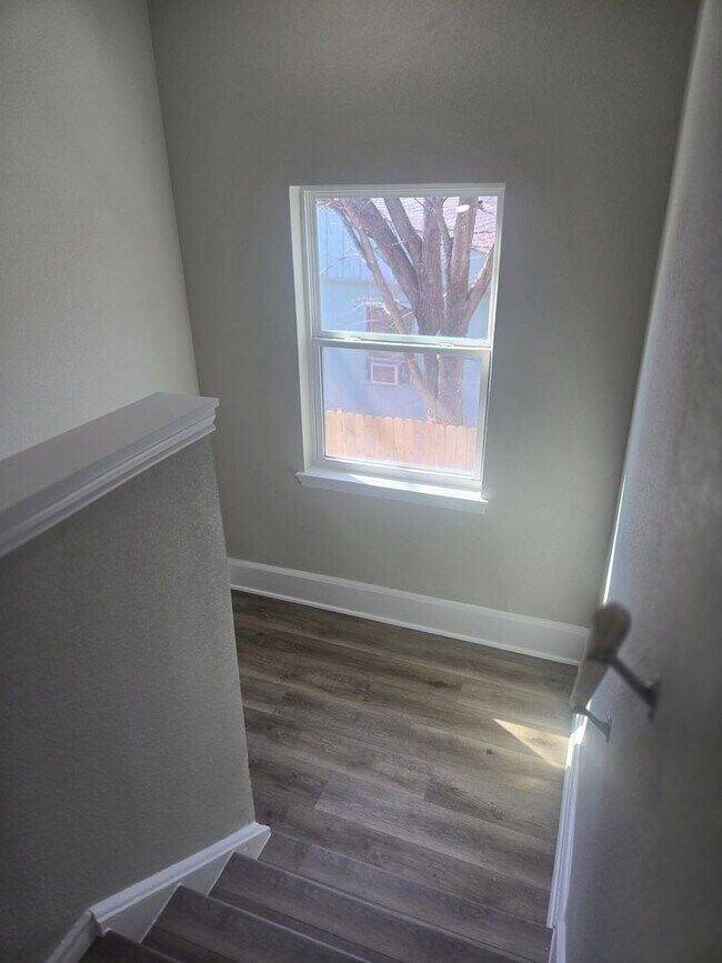 Building Photo - Newly remodeled 4 bedroom 3 full bath two story home located in the heart of Weatherford, TX