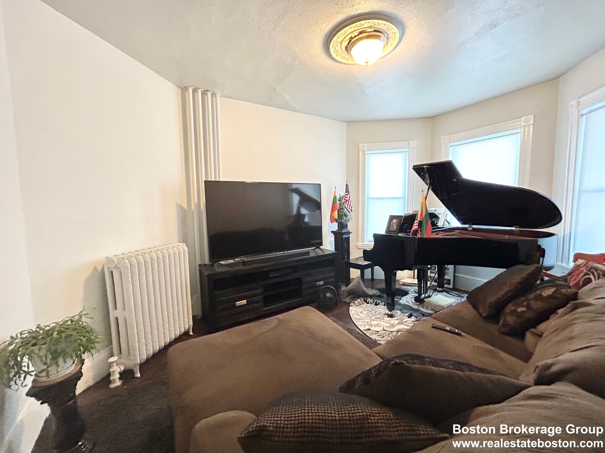 Building Photo - 151 E Cottage St